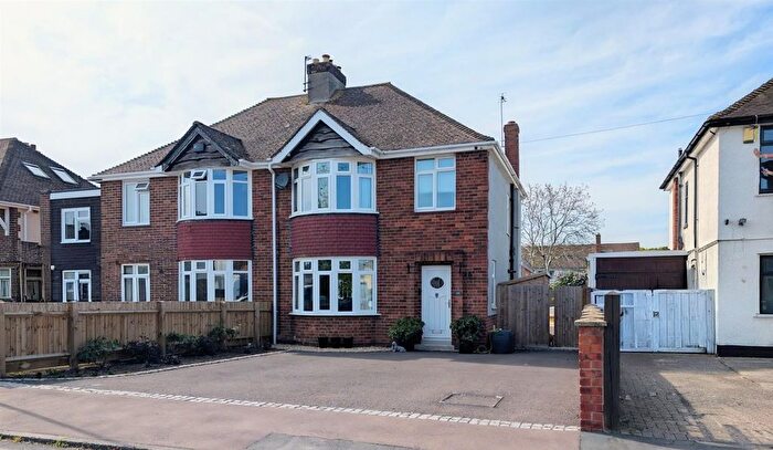 3 Bedroom Detached House For Sale In Barnwood Avenue, Gloucester, GL4