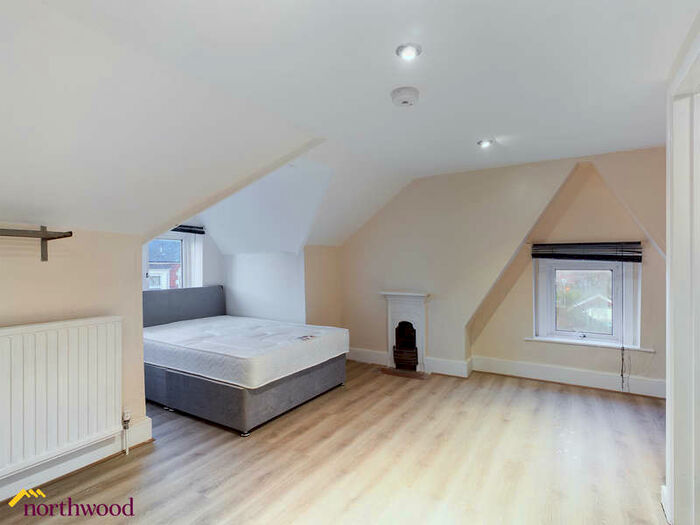 1 Bedroom House To Rent In Room 6 Middleton Road - En-suite, OX16