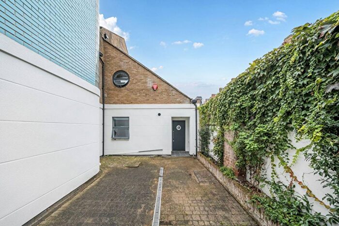 3 Bedroom Property For Sale In Arlington Ave, Islington, London, N1