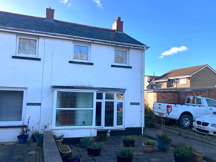 3 Bedroom End Terrace House For Sale In Ty Cam, Penparcau, SY23