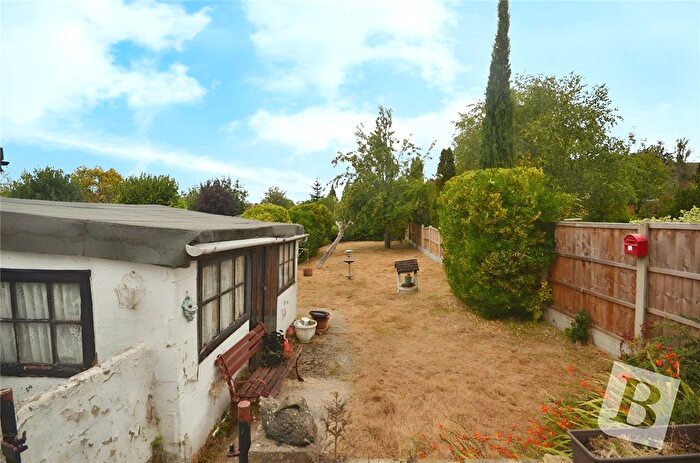 2 Bedroom Semi-detached House For Sale In Brookdale Avenue, Upminster, RM14