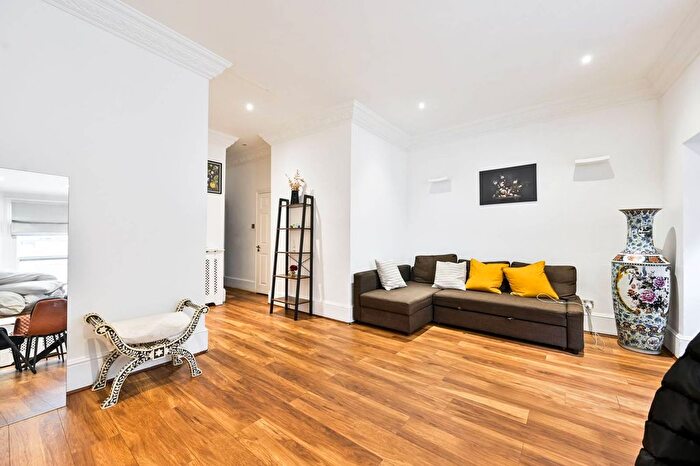 2 Bedroom Flat For Sale In Collingham Place, Earls Court, London, SW5
