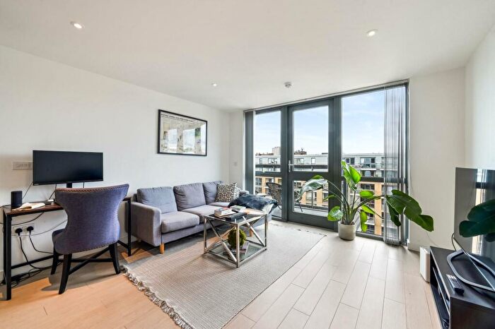 1 Bedroom Apartment To Rent In Packington Square, Islington, London, N1