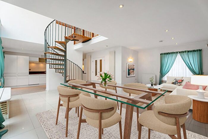 4 Bedroom Town House For Sale In The Chase, Harlow, CM17