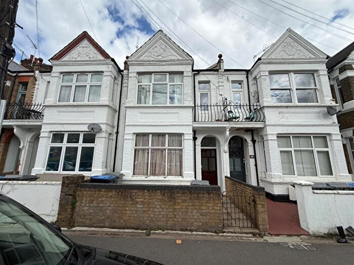 2 Bedroom Flat For Sale In Clifford Gardens, Kensal Rise, NW10