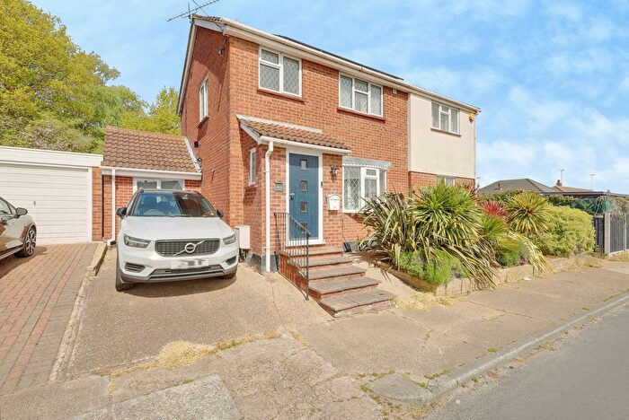 4 Bedroom Detached House For Sale In Sandown Road, Benfleet, SS7