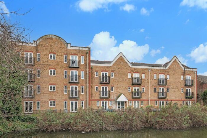 2 Bedroom Flat To Rent In Laburnum Street, London, E2