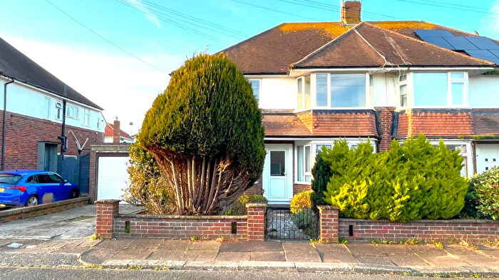 2 Bedroom Apartment To Rent In Chesham Close, Worthing, BN12