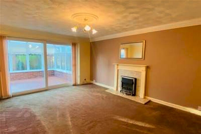 2 Bedroom Maisonette Flat To Rent In Vesey Close, Water Orton, B46