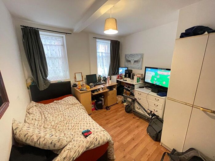 6 Bedroom Semi-Detached House To Rent In Priory Avenue, High Wycombe, HP13