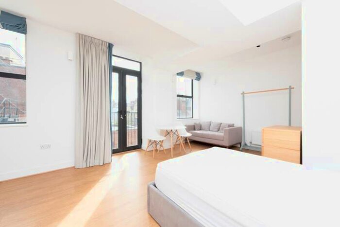 Studio To Rent In New Inn Hall St, Oxford, OX1