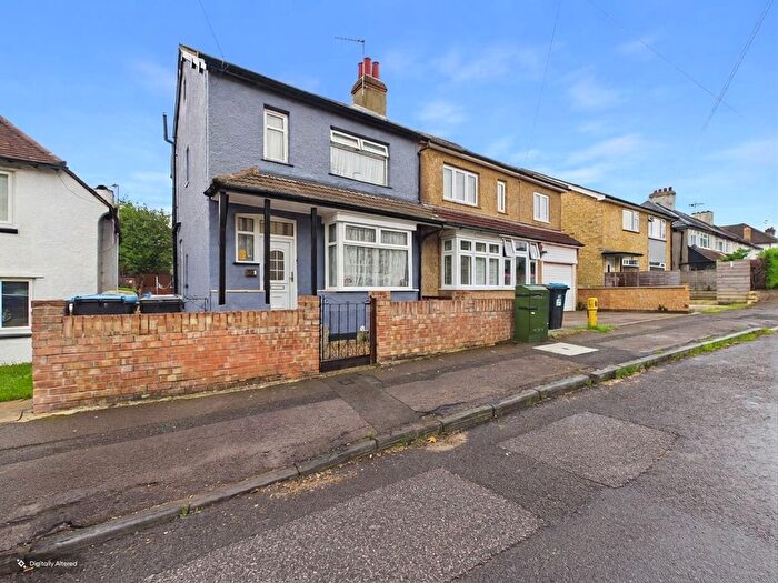 3 Bedroom Semi-Detached House For Sale In Milton Road, Caterham, CR3