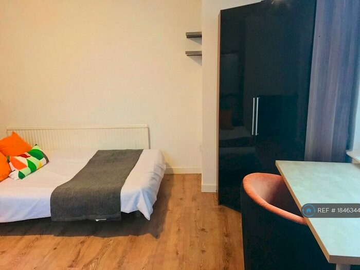 1 Bedroom Flat To Rent In Yews Mount, Huddersfield, HD1