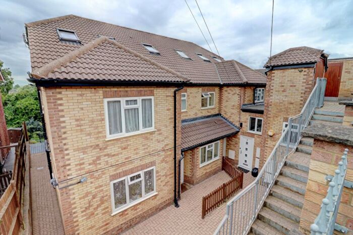 3 Bedroom Apartment For Sale In Booker Lane, High Wycombe, Buckinghamshire, HP12