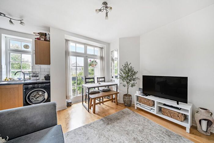 1 Bedroom Flat To Rent In Oakeshott Avenue, Highgate, London, N6