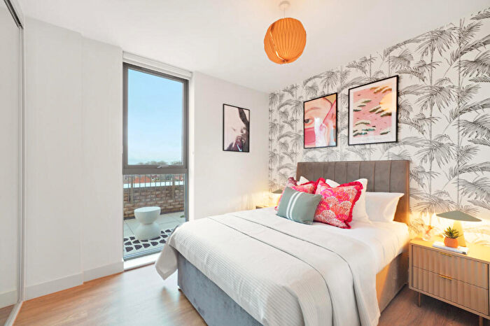 2 Bedroom Apartment To Rent In The Oakgate, KT22