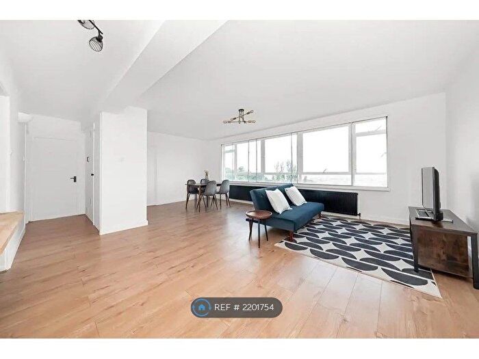 2 Bedroom Flat To Rent In Frobisher Court, London, SE23