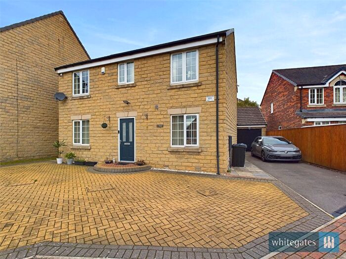 4 Bedroom Detached House For Sale In Newhall Gardens, Bradford, West Yorkshire, BD5