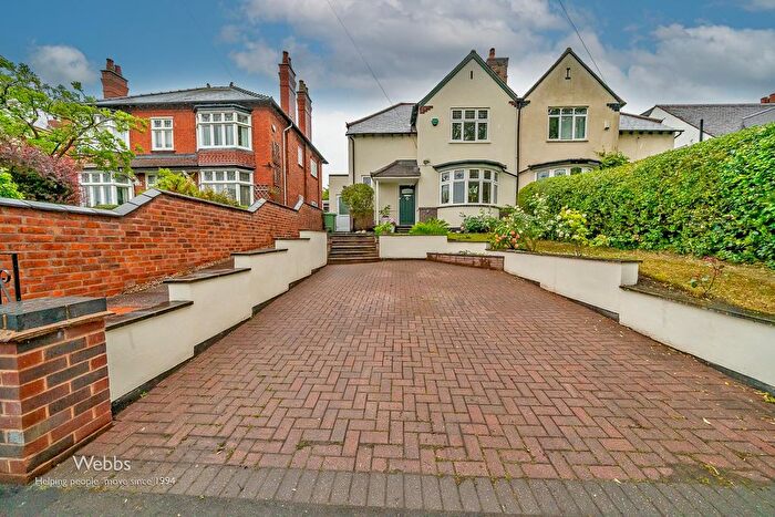 3 Bedroom Semi-Detached House For Sale In Leigh Road, Walsall, WS4