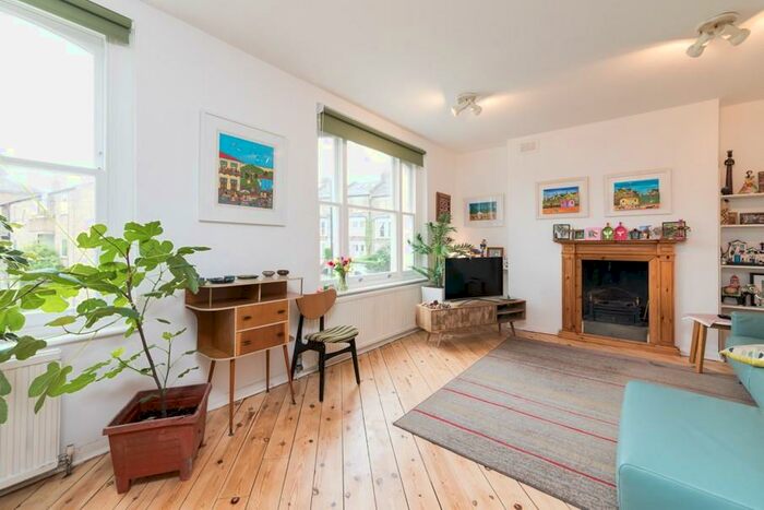 3 Bedroom Flat To Rent In Burghley Road, NW5