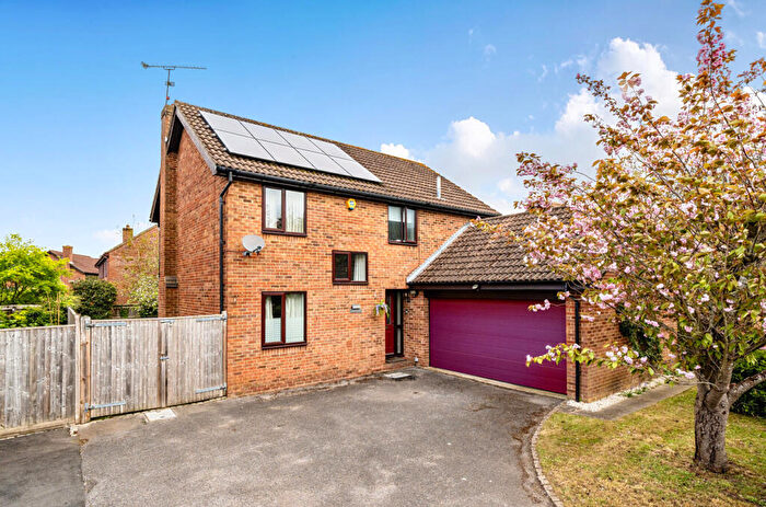 4 Bedroom Detached House For Sale In Reading Road, Burghfield Common, Reading, Berkshire, RG7
