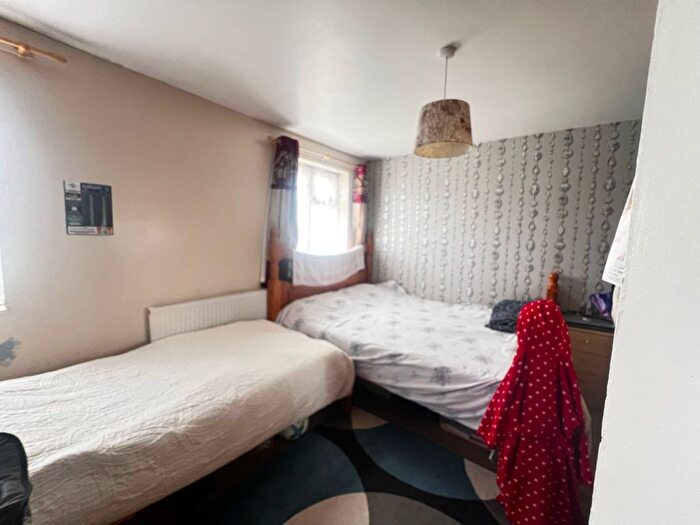 2 Bedroom Flat To Rent In Chelmer Crescent, Barking, IG11