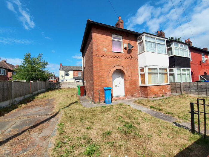 2 Bedroom Semi-Detached House To Rent In Farrant Road, Manchester, M12