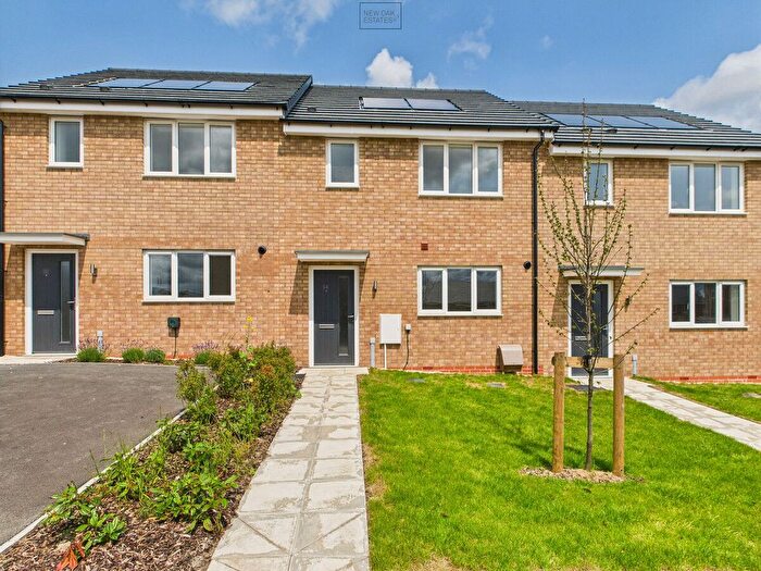 3 Bedroom Town House For Sale In Beeley Close, North Wingfield, S42