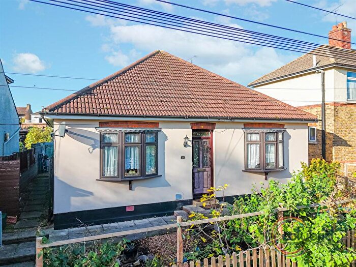 2 Bedroom Detached House For Sale In Milton Road, Grays, RM17