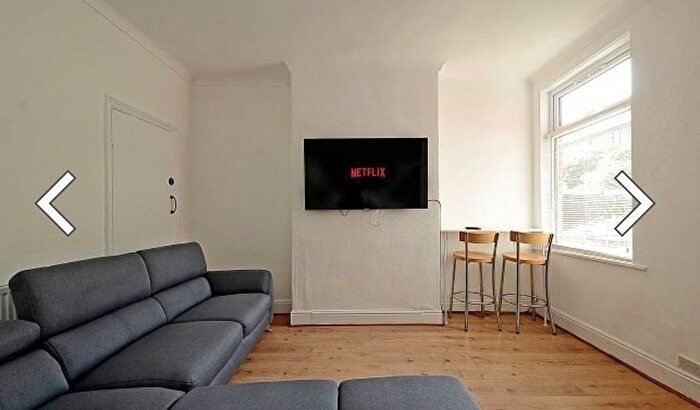 4 Bedroom Semi-detached House To Rent In Edmund Road(Bills Included), Sheffield, S2