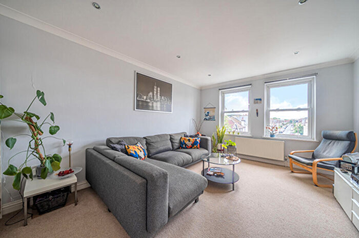 1 Bedroom Apartment For Sale In Bruce Road, Mitcham, Merton, CR4