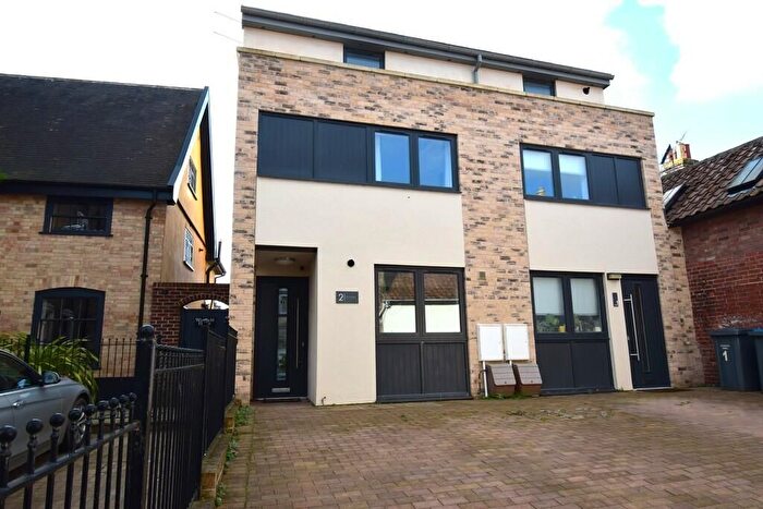 3 Bedroom Town House To Rent In Market Place, Saxmundham, IP17