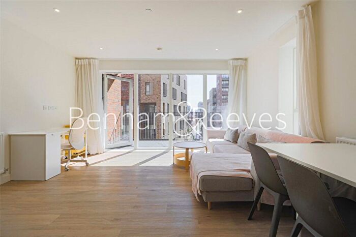 2 Bedroom Apartment To Rent In Mary Neuner Road, London, N8