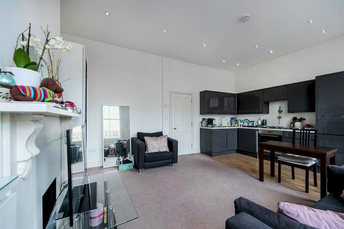 1 Bedroom Flat To Rent In Upper Richmond Road, Putney, London, SW15