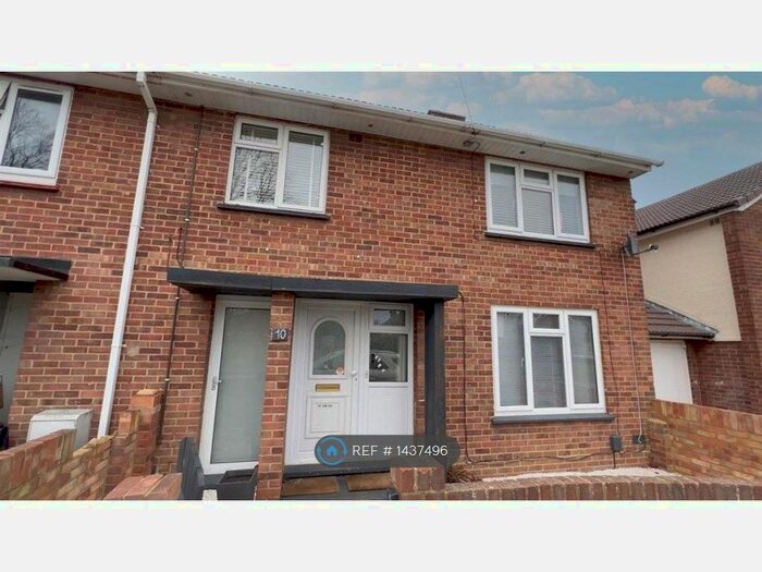 3 Bedroom Terraced House To Rent In Elliott Crescent, Bedford, MK41