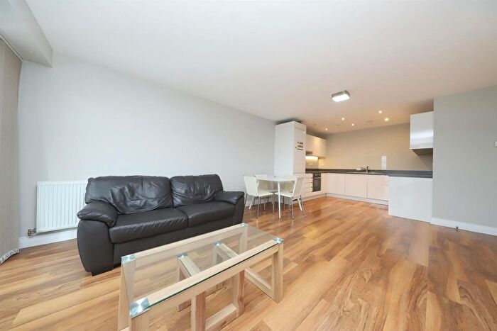 2 Bedroom Flat For Sale In Bentinck Road, West Drayton, UB7