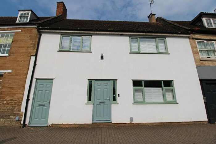 3 Bedroom Terraced House To Rent In High Street, Olney, MK46