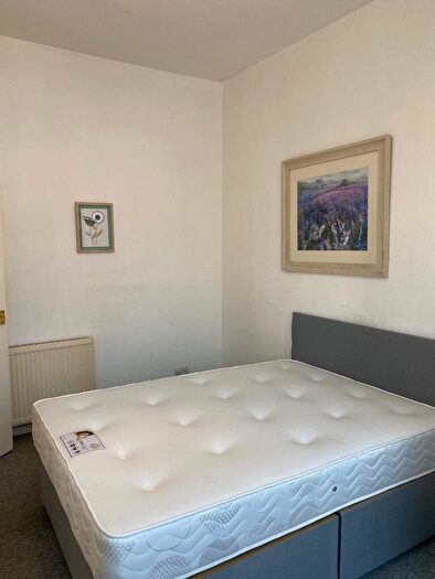 1 Bedroom Flat To Rent In Courtland Avenue, Ilford, London, IG1