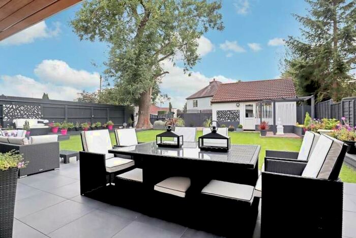 6 Bedroom Detached House To Rent In Lutterworth Road, Nuneaton CV11