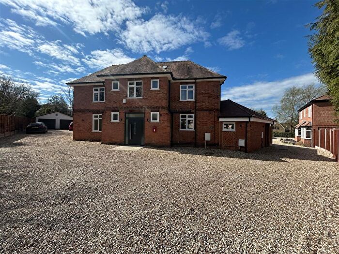 4 Bedroom Detached House For Sale In Bridge Field Court, Gloucester, GL4