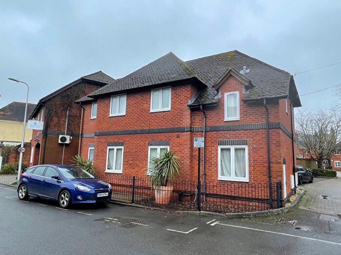 2 Bedroom Flat To Rent In Kennet Road, Newbury, RG14