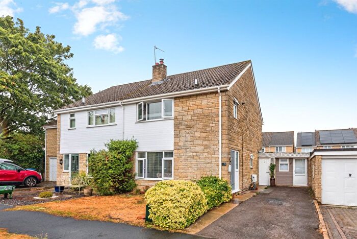 3 Bedroom Semi-Detached House For Sale In Sellwood Drive, Carterton, OX18