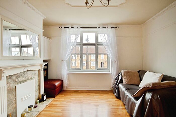 1 Bedroom Flat For Sale In Saxlingham Road, London, E4