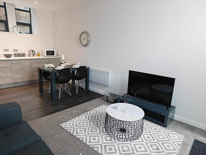 2 Bedroom Apartment To Rent In Captain Street, Bradford, West Yorkshire, BD1