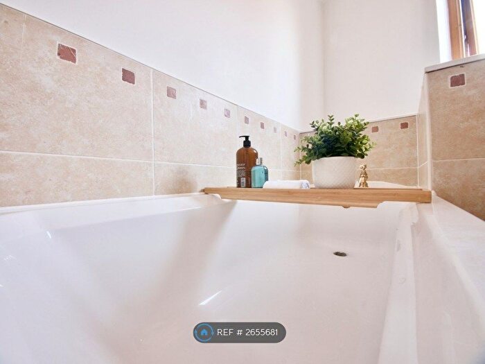 2 Bedroom Flat To Rent In Cathcart Road, Rutherglen, G73