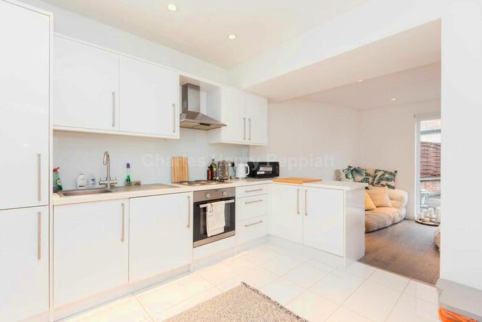 2 Bedroom Flat To Rent In Parkway, Camden Town, NW1