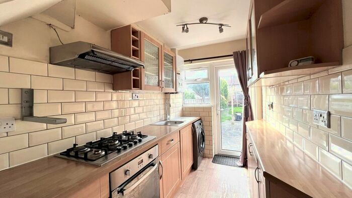 3 Bedroom Property To Rent In North Western Avenue, Watford, WD25