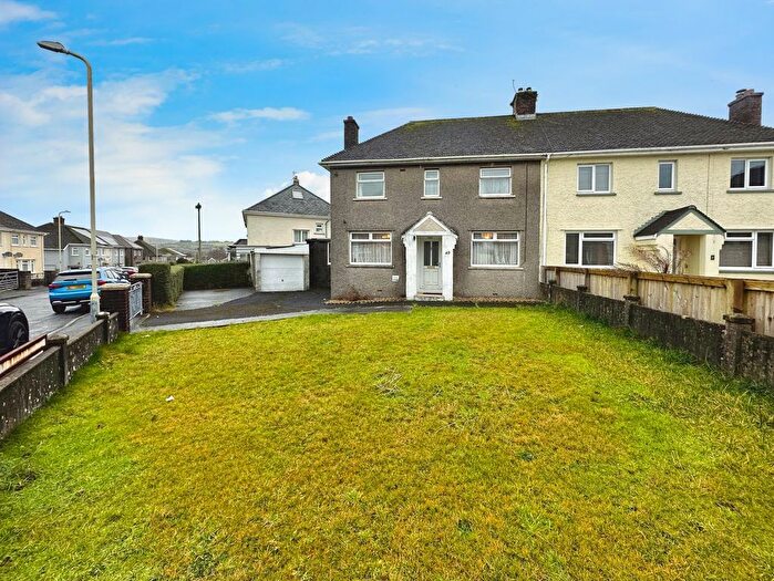 3 Bedroom Semi-Detached House For Sale In Crescent Road, Sarn, Bridgend, CF32