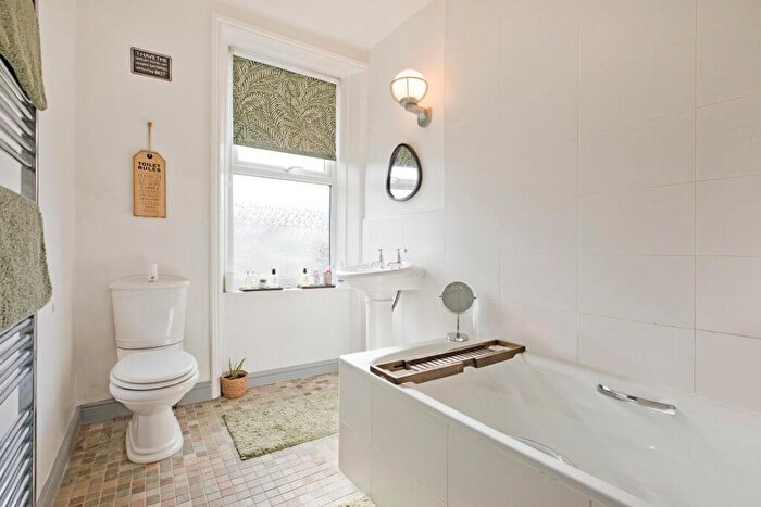 3 Bedroom Terraced House For Sale In Leeds Road, Ilkley, LS29