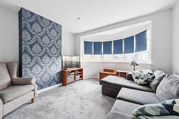 3 Bedroom Terraced House For Sale In Burlington Rise, Barnet, EN4